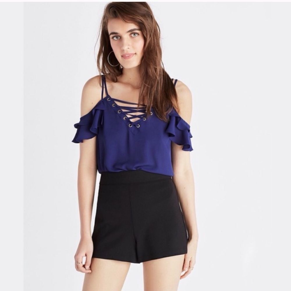 ✨HP✨LACE-UP COLD SHOULDER CAMI✨